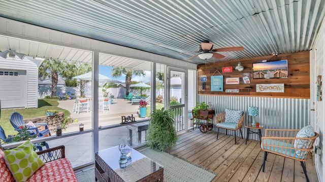 94 Cedar Ave., North Myrtle Beach, SC 29582