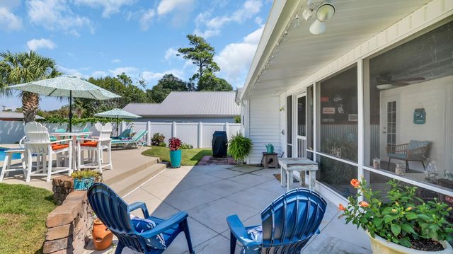 94 Cedar Ave., North Myrtle Beach, SC 29582