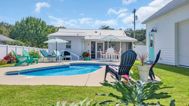 94 Cedar Ave., North Myrtle Beach, SC 29582