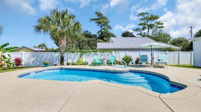 94 Cedar Ave., North Myrtle Beach, SC 29582