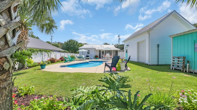 94 Cedar Ave., North Myrtle Beach, SC 29582