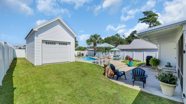 94 Cedar Ave., North Myrtle Beach, SC 29582