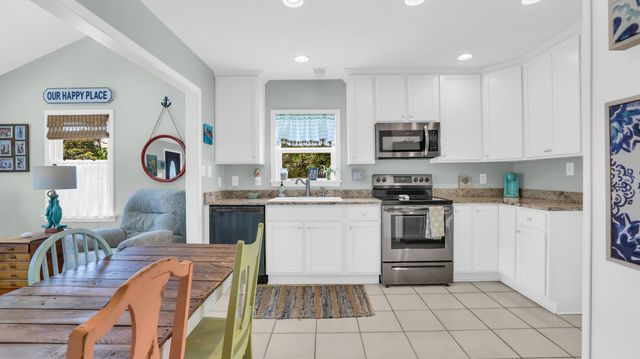 94 Cedar Ave., North Myrtle Beach, SC 29582