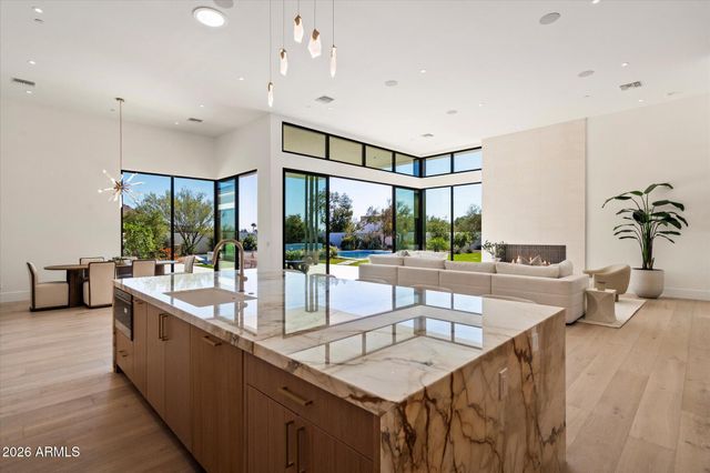 7101 N 47TH Street, Paradise Valley, AZ 85253