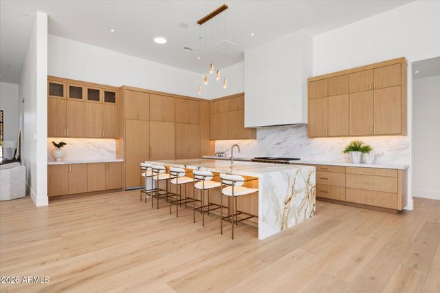 7101 N 47TH Street, Paradise Valley, AZ 85253