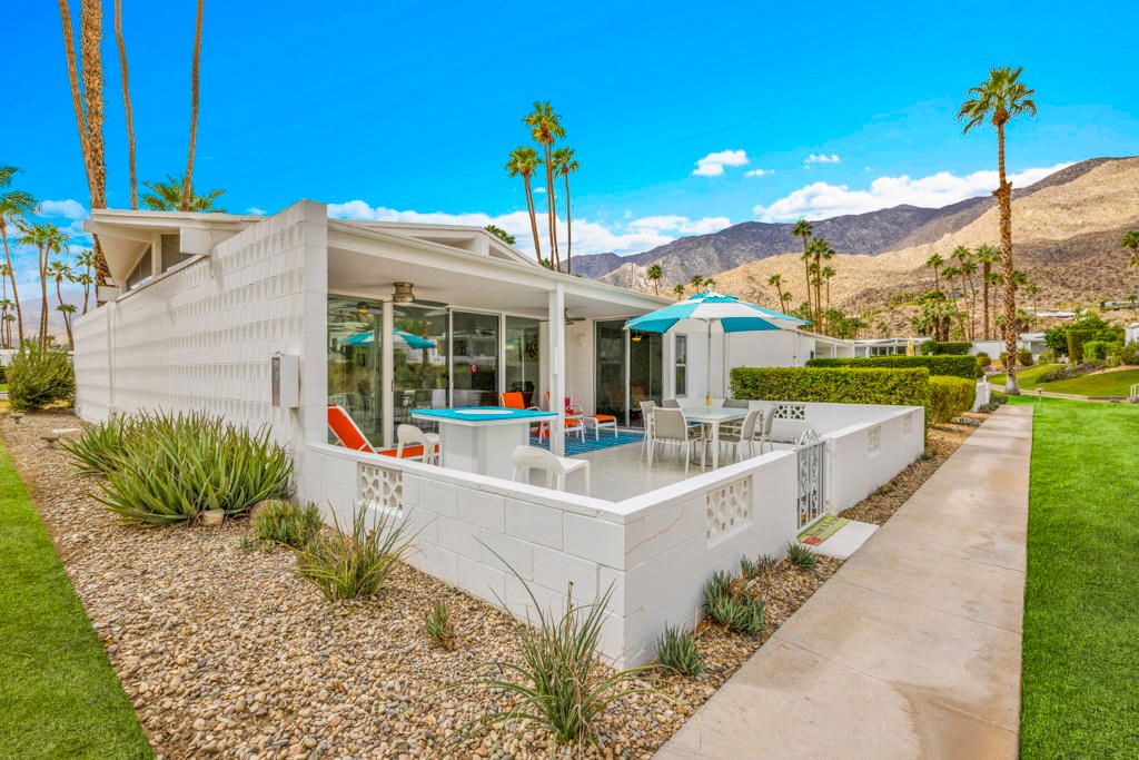 566 E Flor Circle, Palm Springs, CA 92264