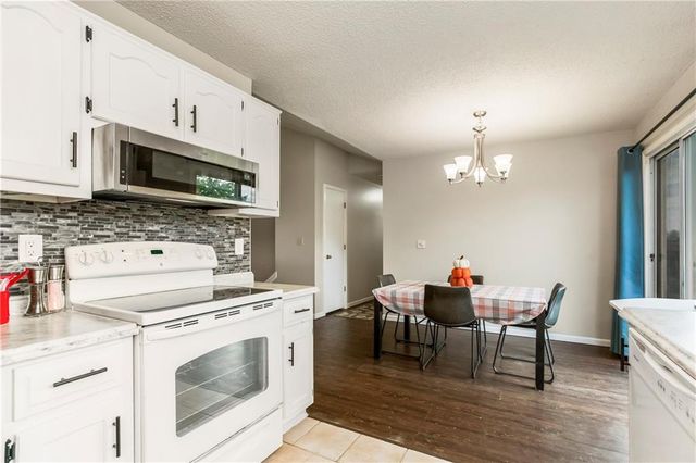 700 S DEERFIELD Drive, Bonner Springs, KS 66012