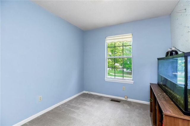 700 S DEERFIELD Drive, Bonner Springs, KS 66012