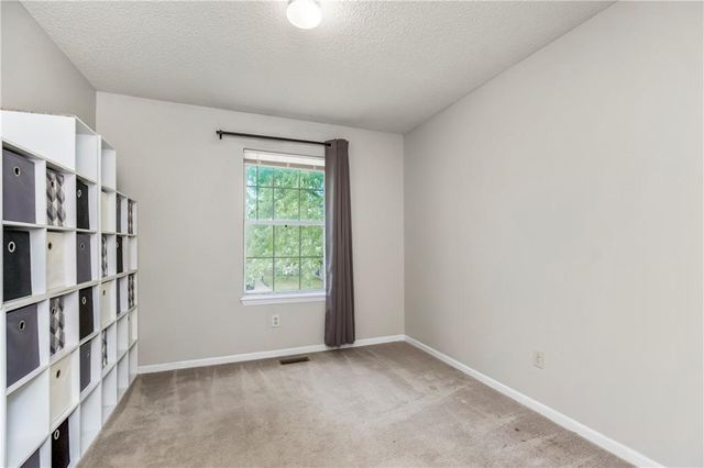 700 S DEERFIELD Drive, Bonner Springs, KS 66012