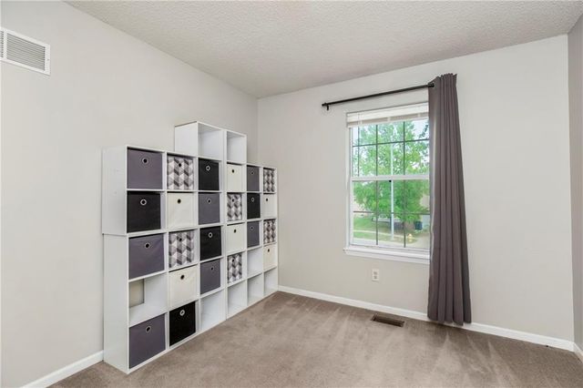 700 S DEERFIELD Drive, Bonner Springs, KS 66012