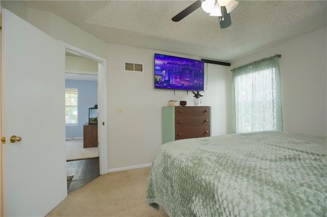 700 S DEERFIELD Drive, Bonner Springs, KS 66012