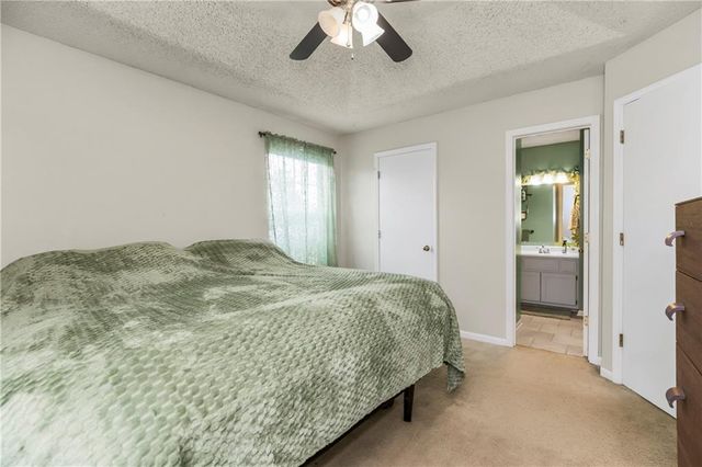 700 S DEERFIELD Drive, Bonner Springs, KS 66012