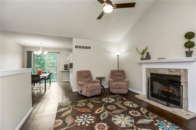 700 S DEERFIELD Drive, Bonner Springs, KS 66012