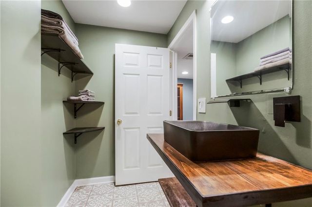 700 S DEERFIELD Drive, Bonner Springs, KS 66012