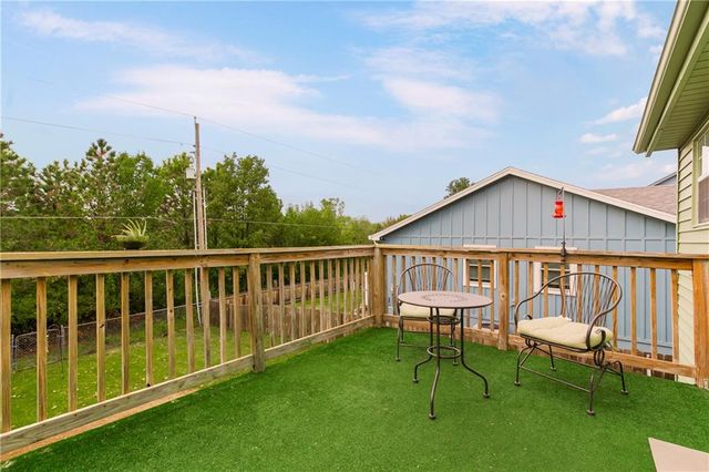 700 S DEERFIELD Drive, Bonner Springs, KS 66012