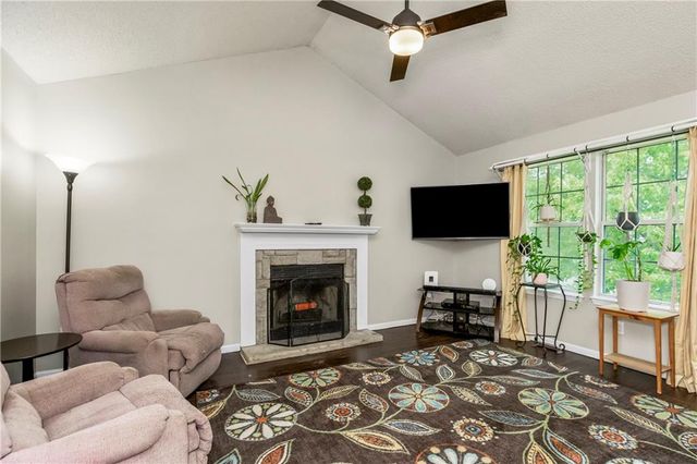 700 S DEERFIELD Drive, Bonner Springs, KS 66012