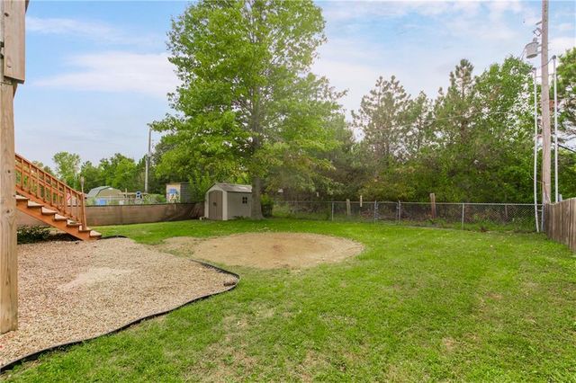 700 S DEERFIELD Drive, Bonner Springs, KS 66012