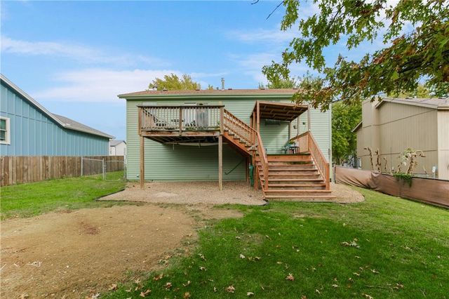 700 S DEERFIELD Drive, Bonner Springs, KS 66012