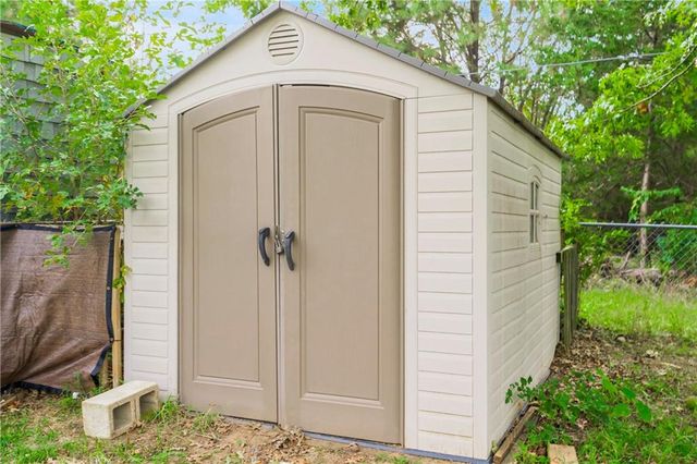 700 S DEERFIELD Drive, Bonner Springs, KS 66012