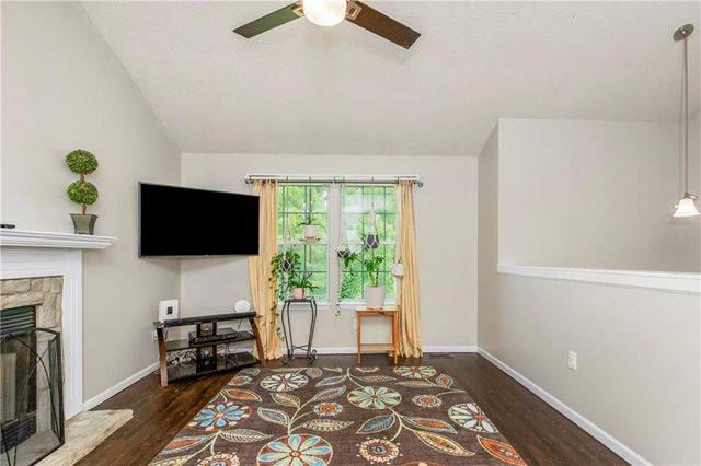 700 S DEERFIELD Drive, Bonner Springs, KS 66012