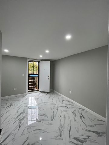 114-42 196th Street, Saint Albans, NY 11412