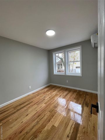 114-42 196th Street, Saint Albans, NY 11412