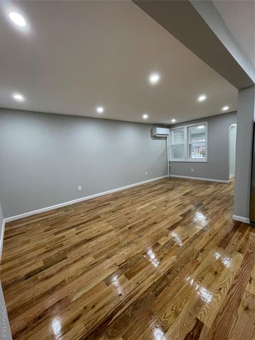 114-42 196th Street, Saint Albans, NY 11412