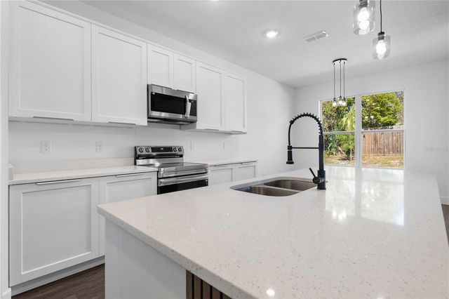 143 BARRINGTON AVENUE, Deland, FL 32724