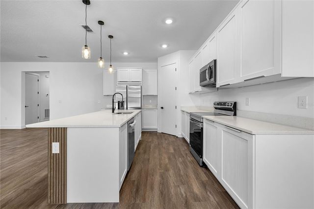 143 BARRINGTON AVENUE, Deland, FL 32724