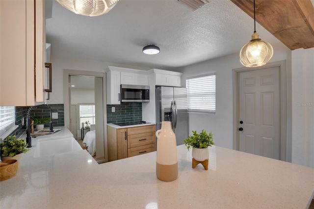 326 41ST AVENUE N, St Petersburg, FL 33703