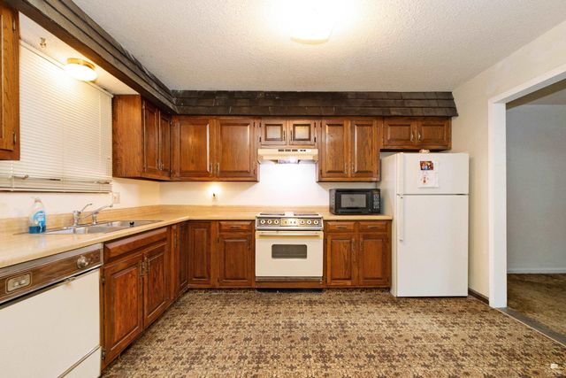 1209 Haas Circle, Manhattan, KS 66502