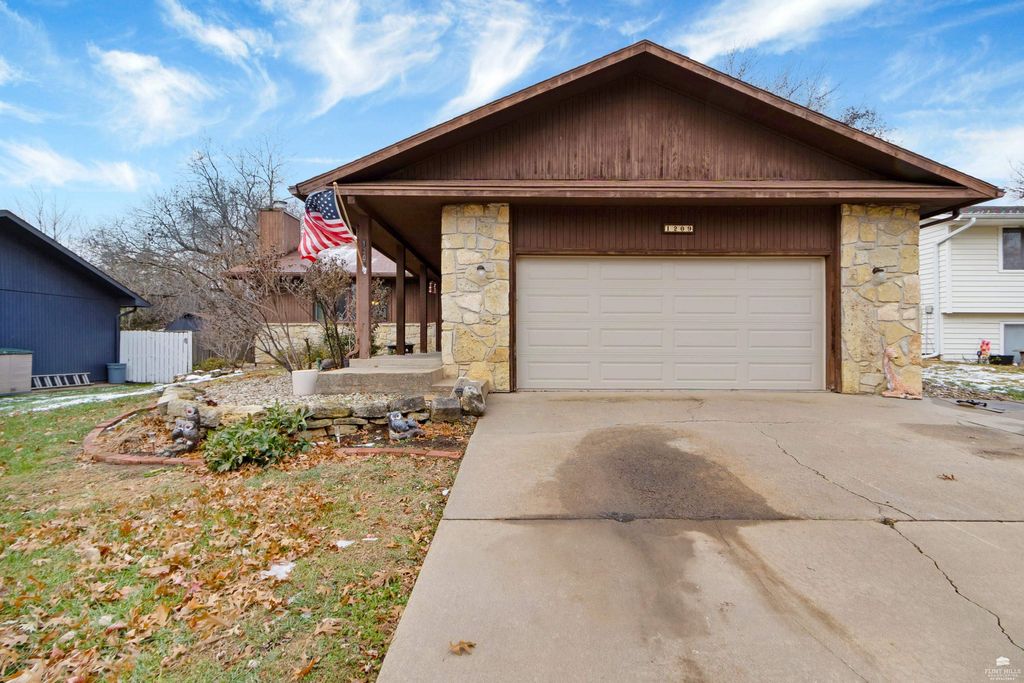 1209 Haas Circle, Manhattan, KS 66502