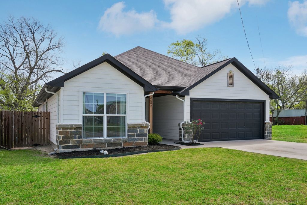 2605 Langford Street, Greenville, TX 75401