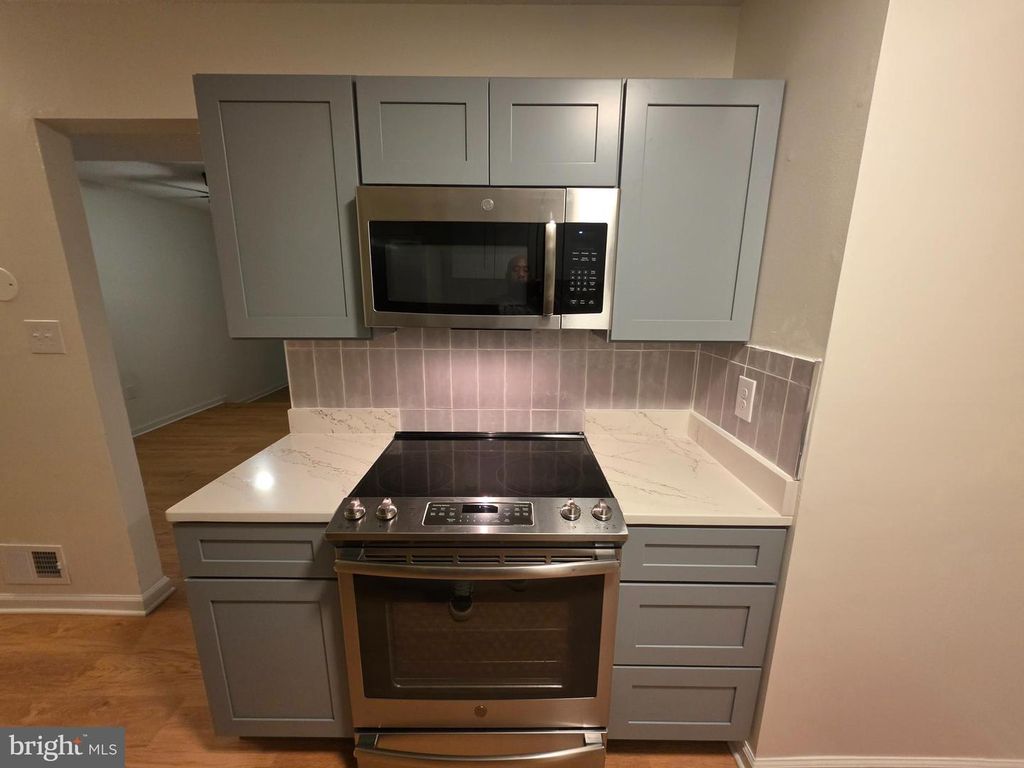 Image 7 of property listing at 7640 N ARBORY WAY #133, Laurel, MD 20707