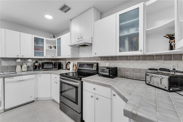 6284 SW 26th Street, Miami, FL 33155