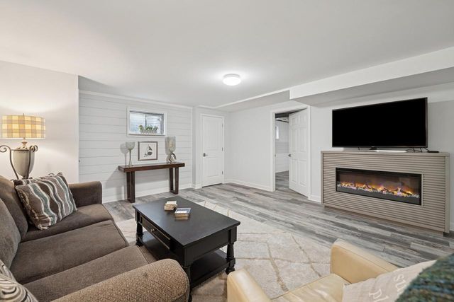 522 Bridgewater CIRCLE, Williams Bay, WI 53191