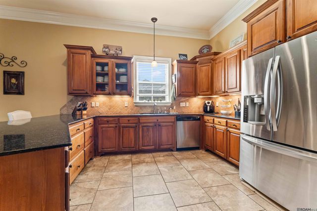 37276 Renaissance Dr, Prairieville, LA 70769