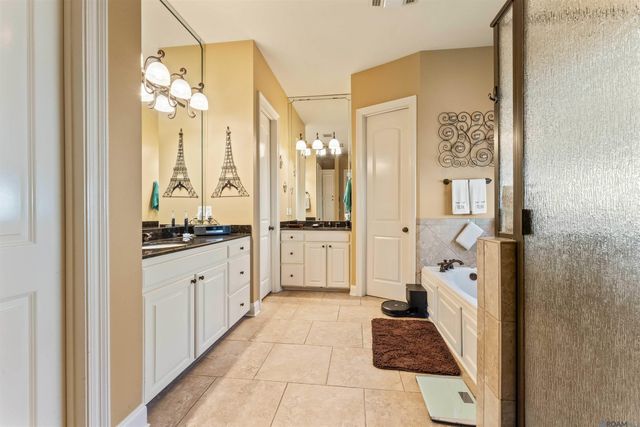 37276 Renaissance Dr, Prairieville, LA 70769