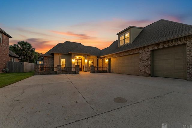 37276 Renaissance Dr, Prairieville, LA 70769