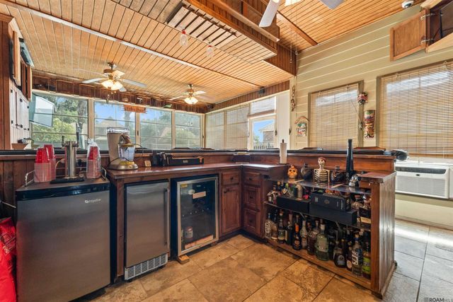 37276 Renaissance Dr, Prairieville, LA 70769
