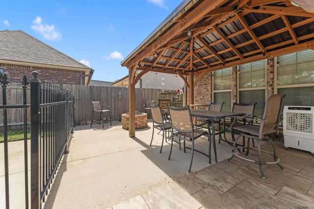 37276 Renaissance Dr, Prairieville, LA 70769