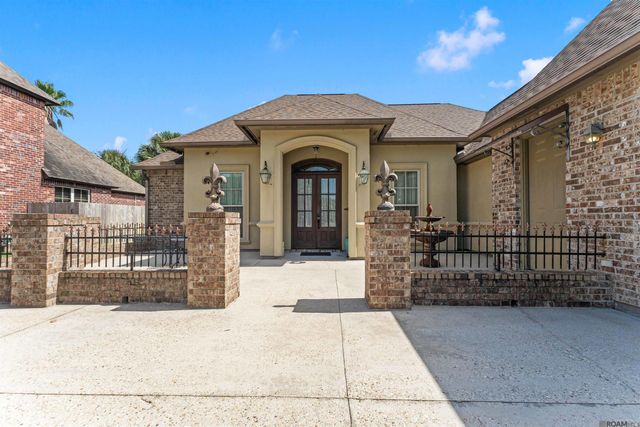 37276 Renaissance Dr, Prairieville, LA 70769