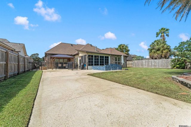 37276 Renaissance Dr, Prairieville, LA 70769