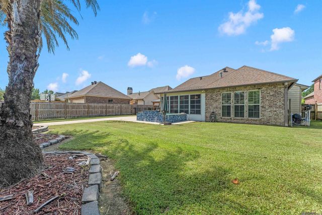 37276 Renaissance Dr, Prairieville, LA 70769