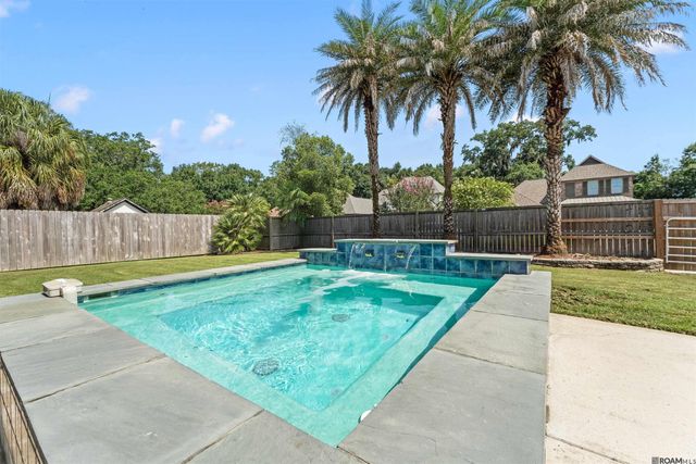 37276 Renaissance Dr, Prairieville, LA 70769