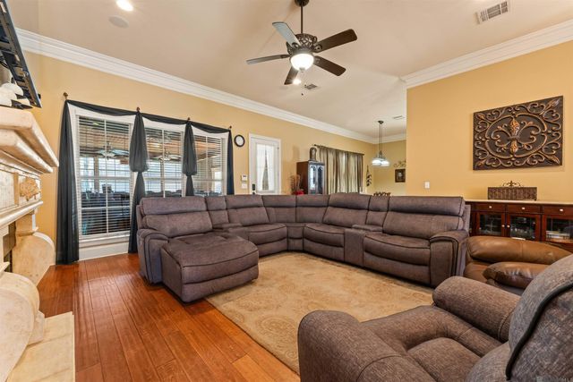 37276 Renaissance Dr, Prairieville, LA 70769