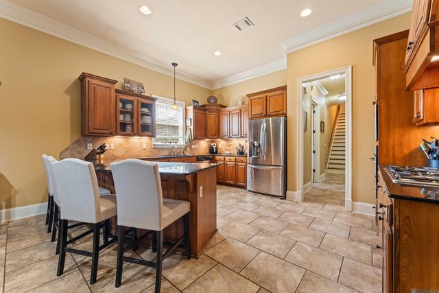 37276 Renaissance Dr, Prairieville, LA 70769