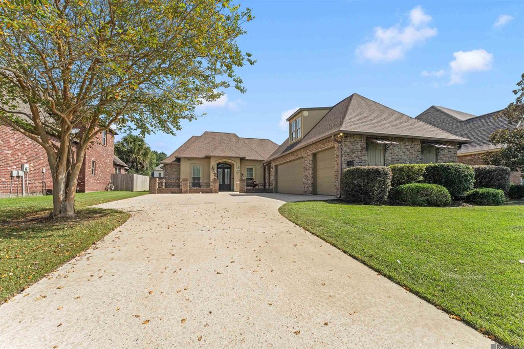 37276 Renaissance Dr, Prairieville, LA 70769