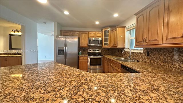 1141 Scarborough Dr, Davie, FL 33324