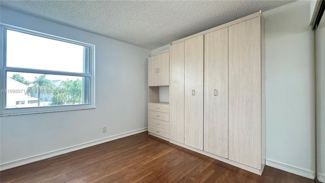 1141 Scarborough Dr, Davie, FL 33324